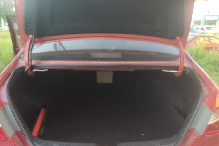 Used Hyundai Sonata 2011 2.0L Automatic Luxury Edition Trunk
