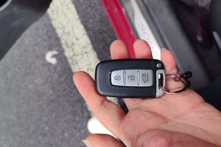 Used Hyundai Sonata 2011 2.0L Automatic Supreme Edition Vehicle Key