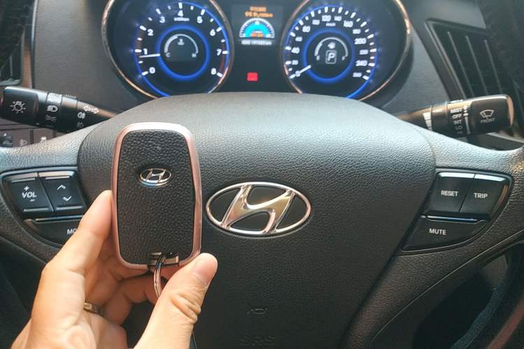 Used Hyundai Sonata 2011 2.0L Automatic Luxury Edition Vehicle Key