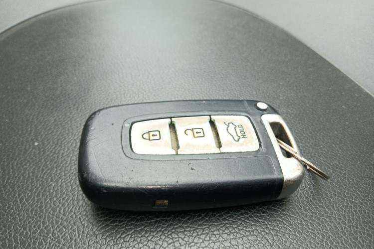 Used Hyundai Sonata 2011 2.0L Automatic Luxury Edition Vehicle Key