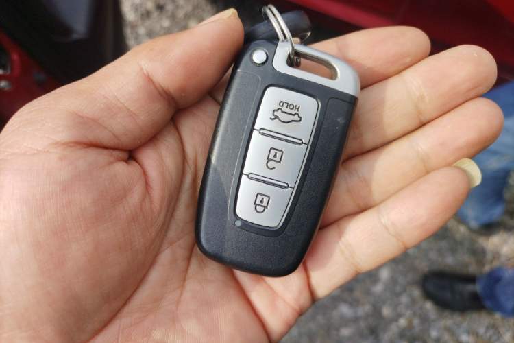 Used Hyundai Sonata 2011 2.0L Automatic Supreme Edition Vehicle Key