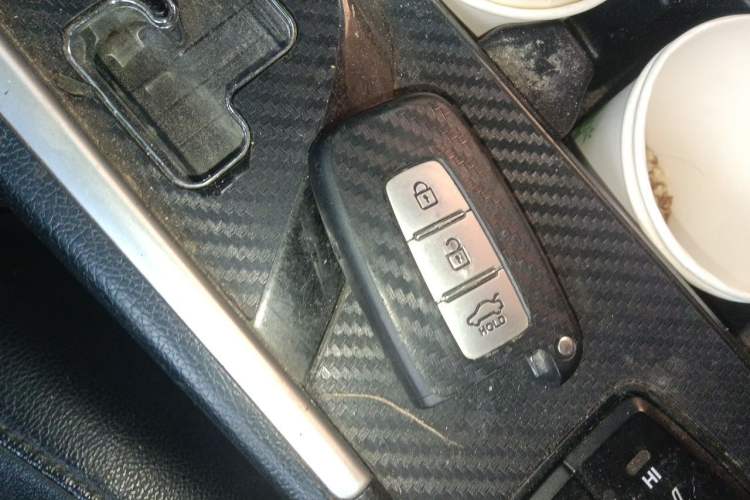 Used Hyundai Sonata 2011 2.0L Automatic Luxury Edition Vehicle Key
