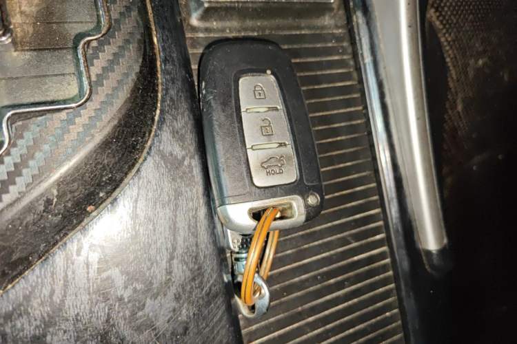 Used Hyundai Sonata 2011 2.0L Automatic Supreme Edition Vehicle Key
