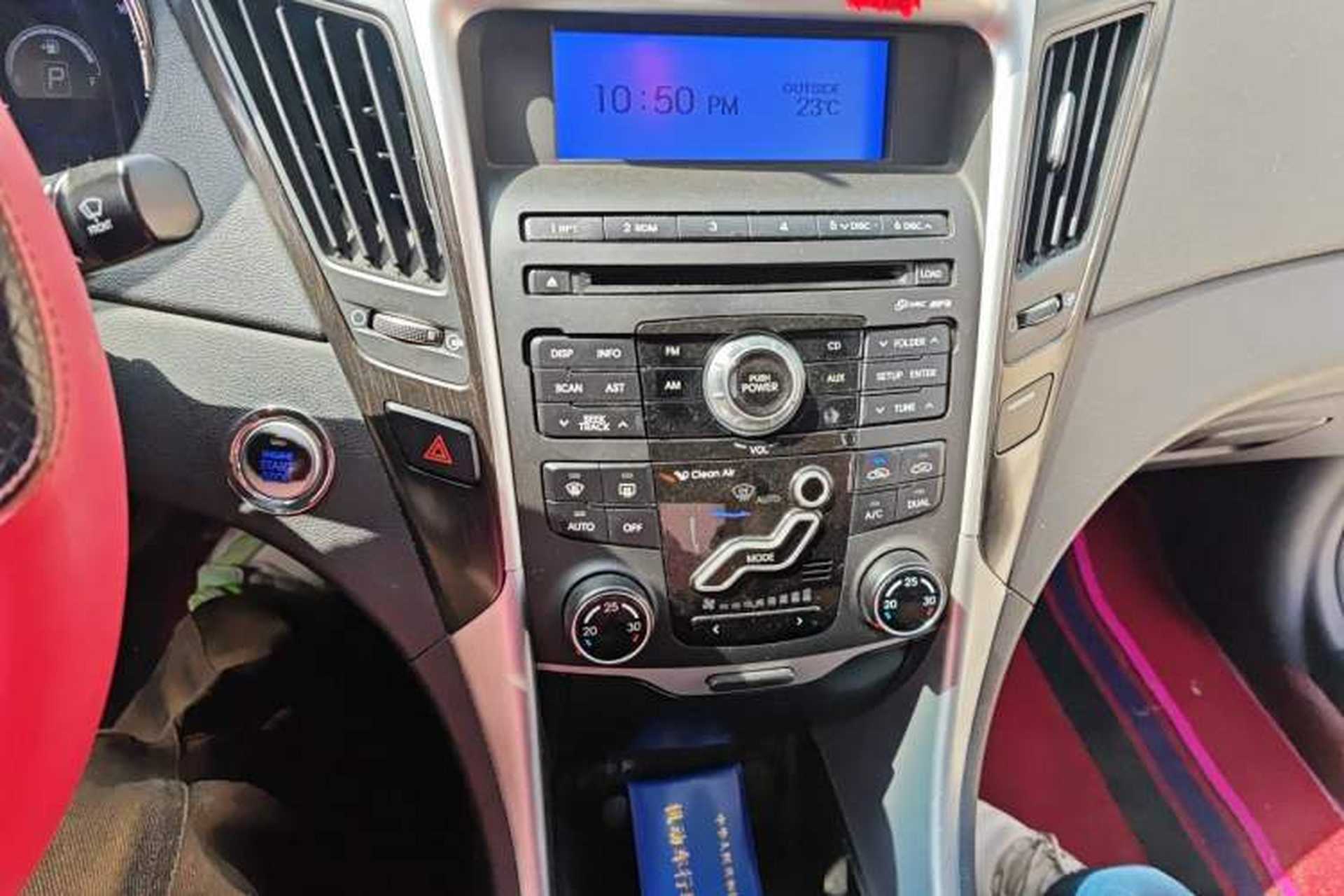 Used Hyundai Sonata 2011 2.0L Automatic Supreme Edition Audio And AC Panel