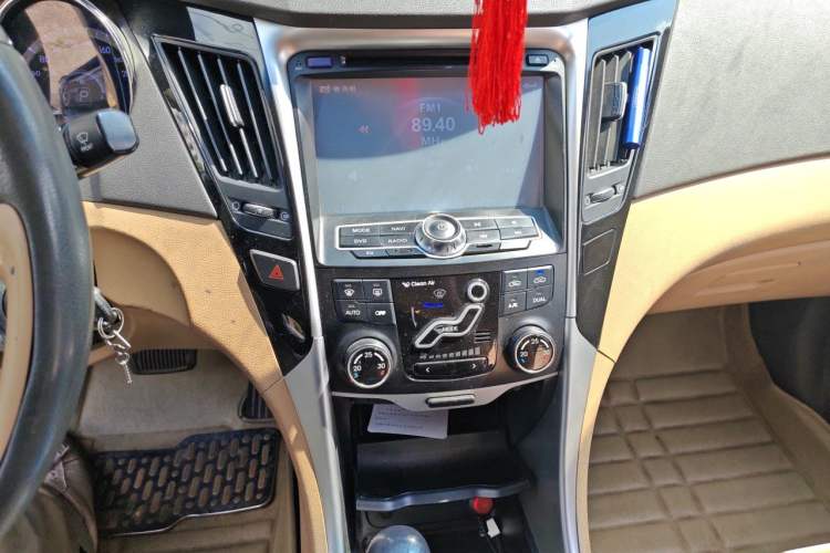 Used Hyundai Sonata 2011 2.0L Automatic Leading Edition Audio And AC Panel