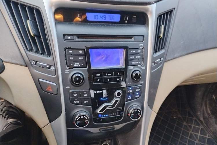 Used Hyundai Sonata 2011 2.0L Automatic Leading Edition Audio And AC Panel
