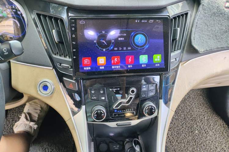 Used Hyundai Sonata 2011 2.0L Automatic Prestige Edition Audio And AC Panel