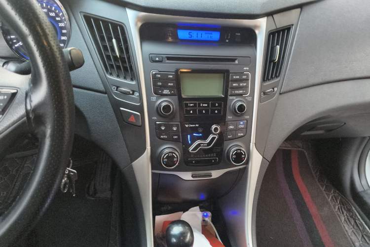 Used Hyundai Sonata 2011 2.0L Automatic Fashion Edition Audio And AC Panel