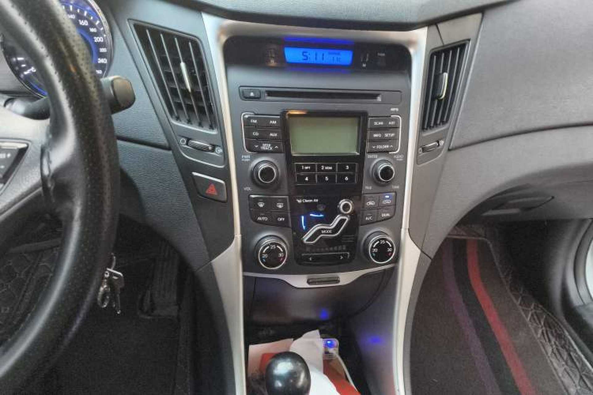 Used Hyundai Sonata 2011 2.0L Automatic Fashion Edition Audio And AC Panel