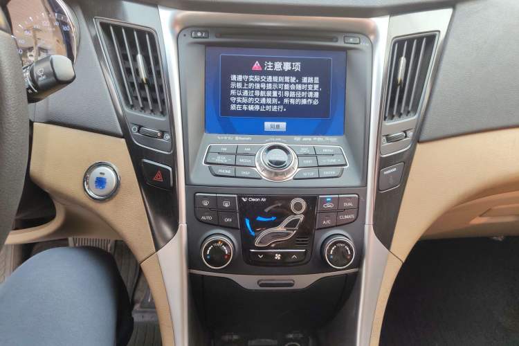 Used Hyundai Sonata 2011 2.4L Automatic Top-Tier Version Audio And AC Panel