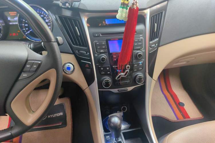Used Hyundai Sonata 2011 2.0L Automatic Luxury Edition Audio And AC Panel