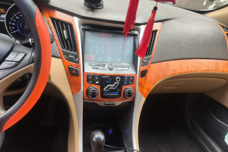 Used Hyundai Sonata 2011 2.0L Automatic Leading Edition Audio And AC Panel