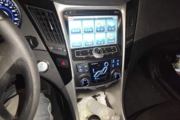Used Hyundai Sonata 2011 2.0L Automatic Luxury Edition Audio And AC Panel