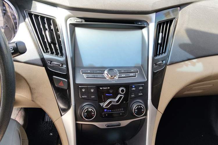 Used Hyundai Sonata 2011 2.0L Automatic Leading Edition Audio And AC Panel