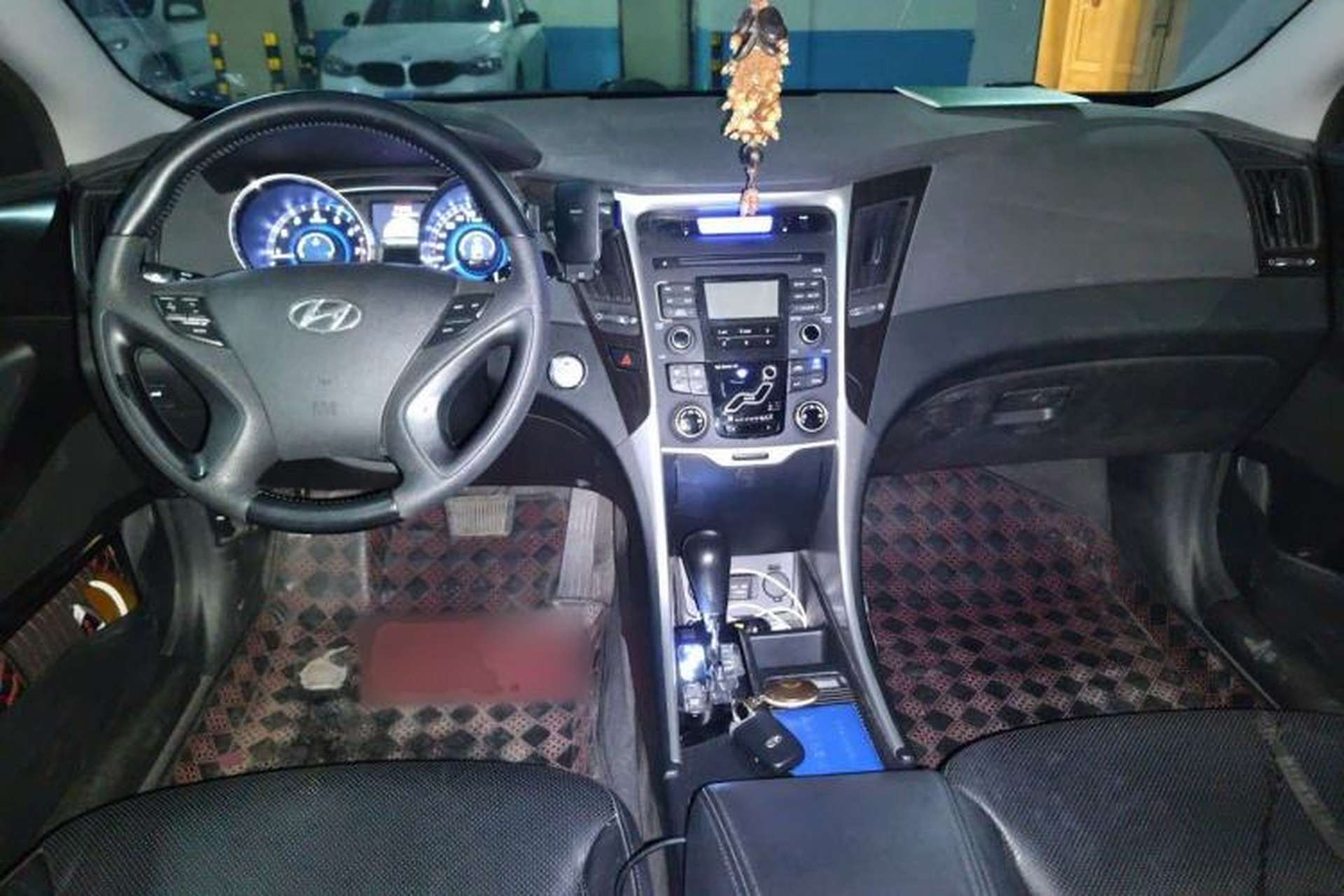 Used Hyundai Sonata 2011 2.0L Automatic Luxury Edition Center Console