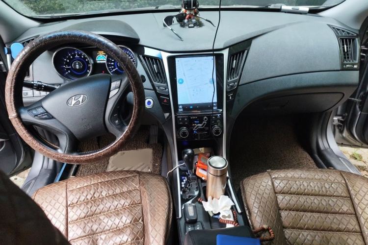 Used Hyundai Sonata 2011 2.0L Automatic Luxury Edition Center Console