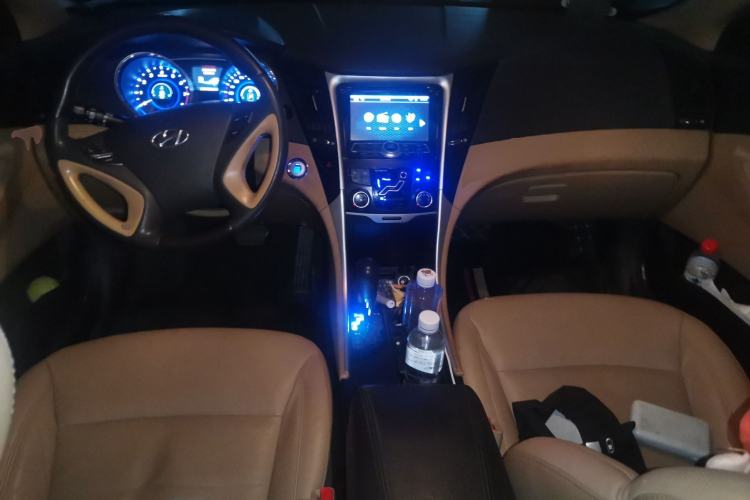 Used Hyundai Sonata 2011 2.0L Automatic Luxury Edition Center Console