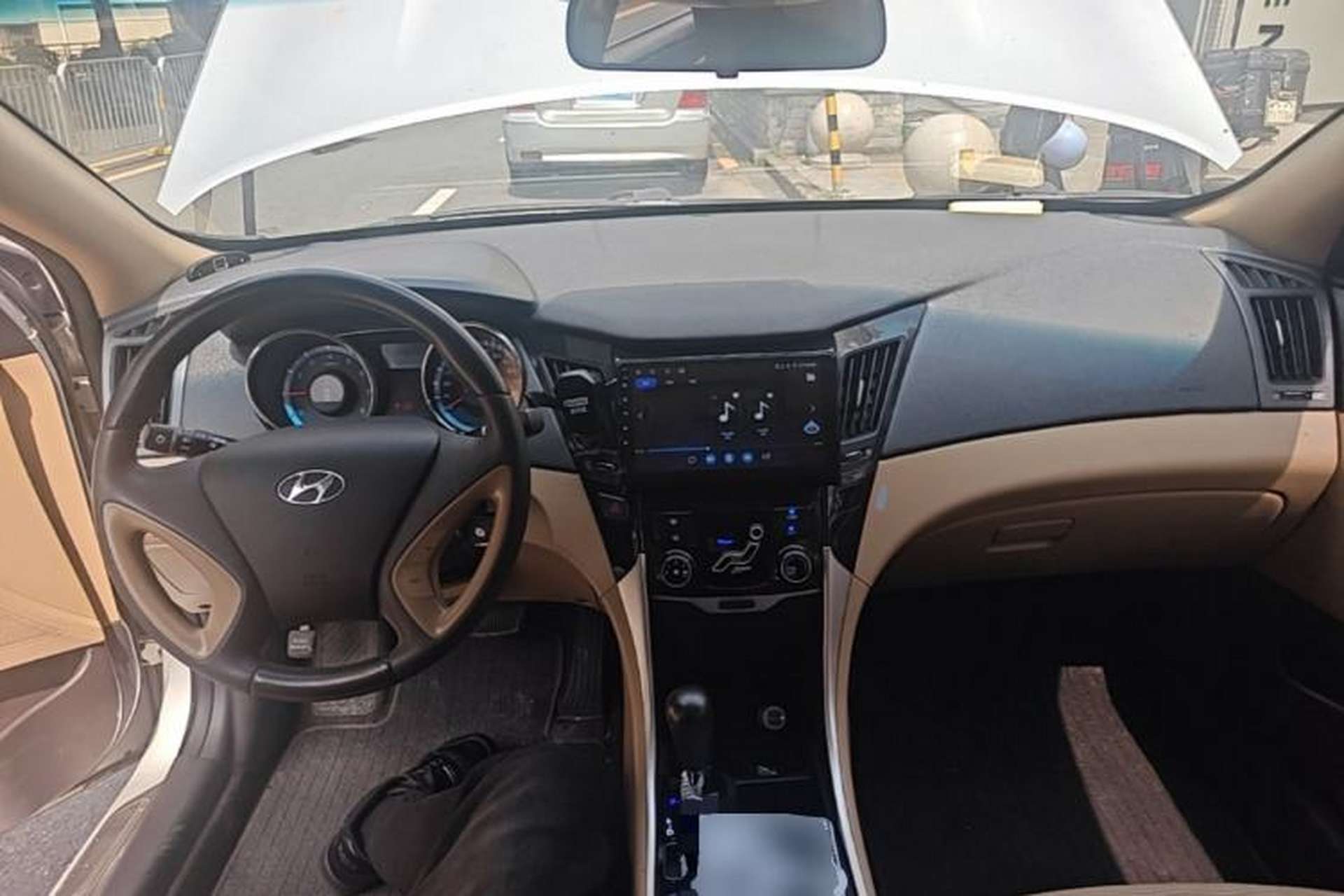 Used Hyundai Sonata 2011 2.0L Automatic Fashion Edition Center Console