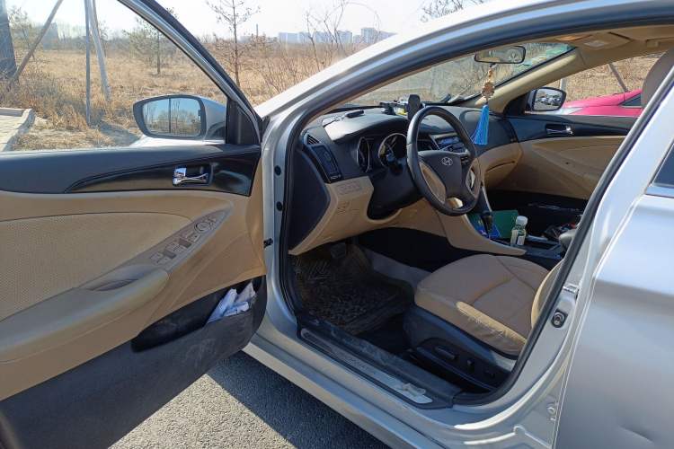Used Hyundai Sonata 2011 2.0L Automatic Luxury Edition Driver Seat