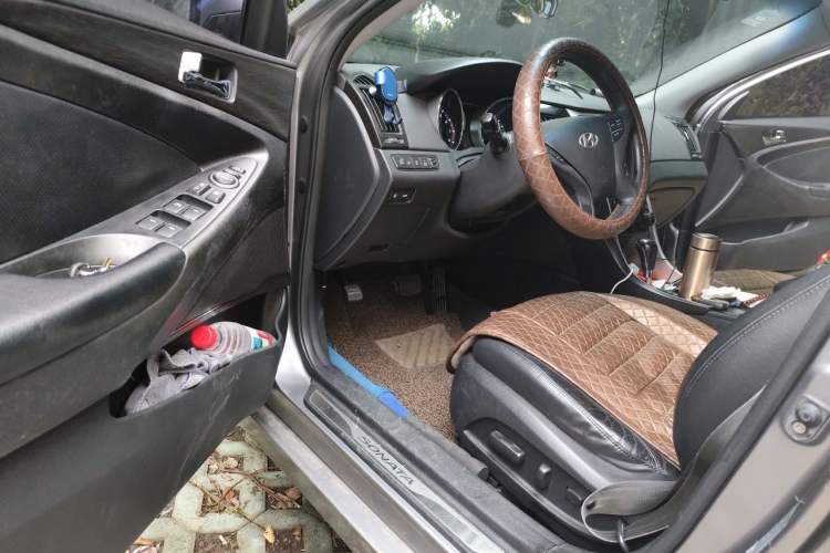 Used Hyundai Sonata 2011 2.0L Automatic Luxury Edition Driver Seat