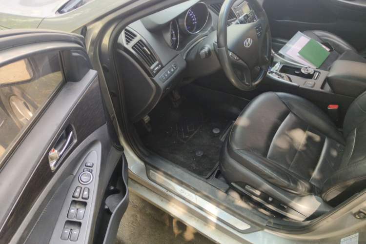 Used Hyundai Sonata 2011 2.0L Automatic Luxury Edition Driver Seat