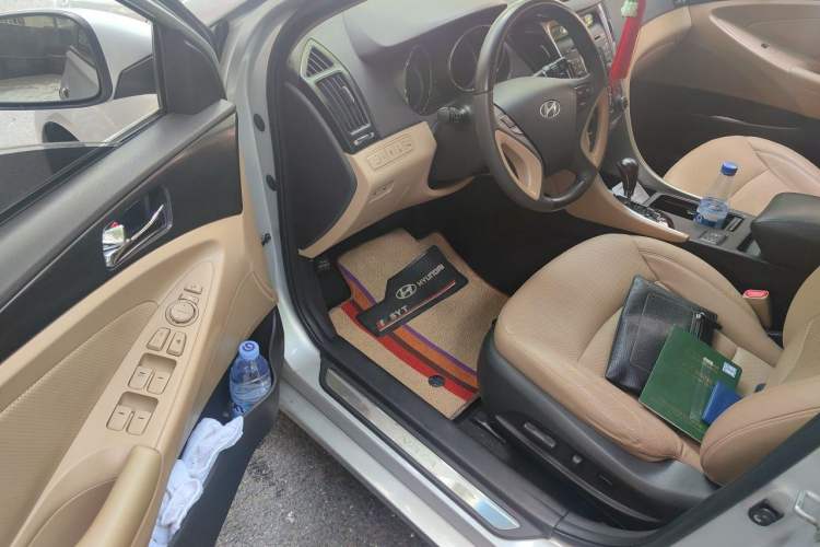 Used Hyundai Sonata 2011 2.0L Automatic Luxury Edition Driver Seat