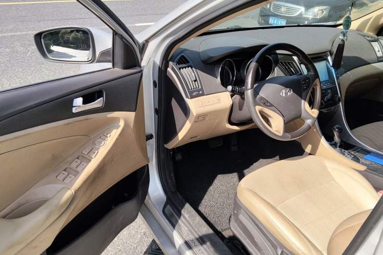 Used Hyundai Sonata 2011 2.0L Automatic Leading Edition Driver Seat
