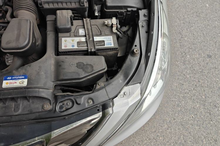 Used Hyundai Sonata 2011 2.0L Automatic Leading Edition Engine Bay Left