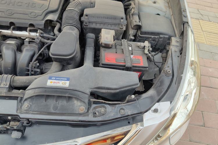 Used Hyundai Sonata 2011 2.4L Automatic Top-Tier Version Engine Bay Left