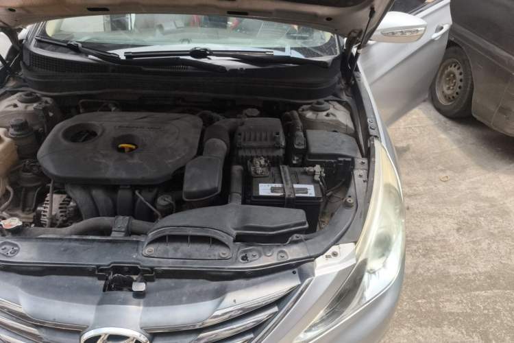 Used Hyundai Sonata 2011 2.0L Automatic Leading Edition Engine Bay Left