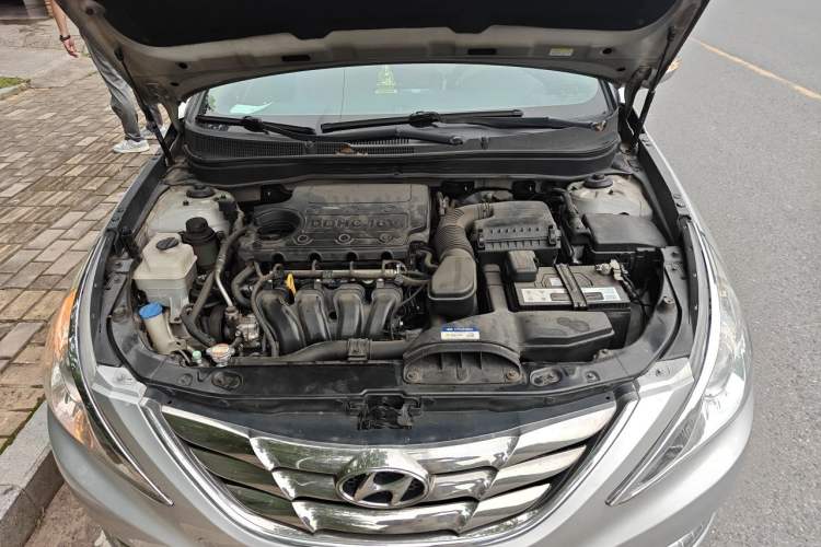 Used Hyundai Sonata 2011 2.0L Automatic Leading Edition Engine Bay