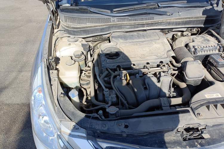 Used Hyundai Sonata 2011 2.0L Automatic Luxury Edition Engine Bay Right