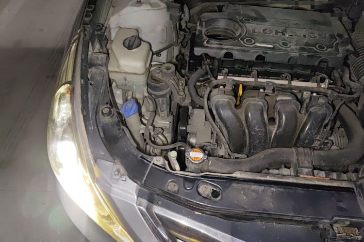 Used Hyundai Sonata 2011 2.0L Automatic Supreme Edition Engine Bay Right