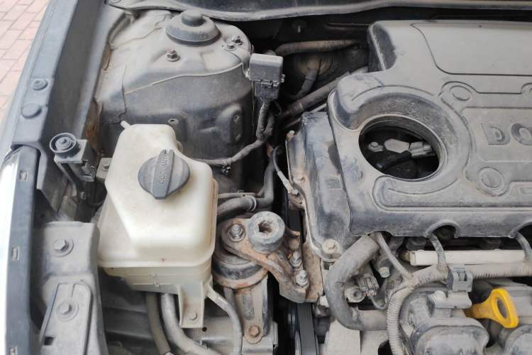 Used Hyundai Sonata 2011 2.4L Automatic Top-Tier Version Engine Bay Right
