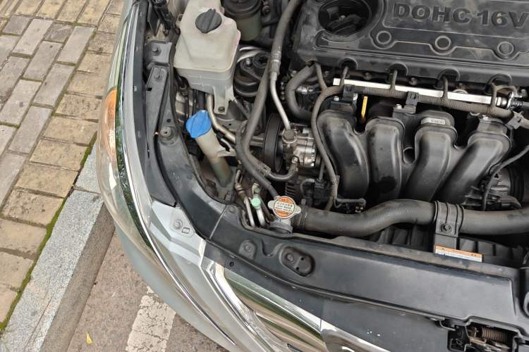 Used Hyundai Sonata 2011 2.0L Automatic Leading Edition Engine Bay Right