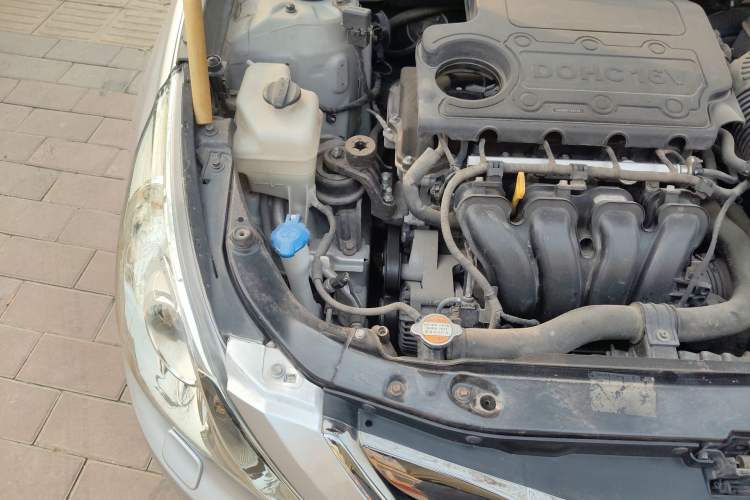 Used Hyundai Sonata 2011 2.4L Automatic Top-Tier Version Engine Bay Right