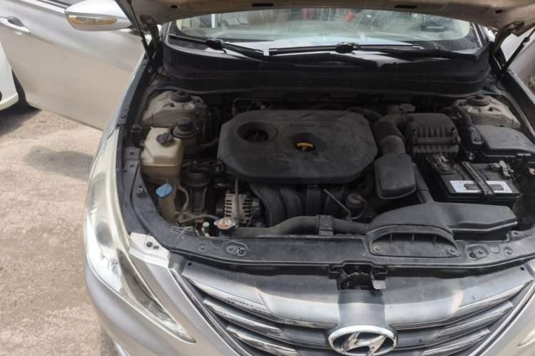 Used Hyundai Sonata 2011 2.0L Automatic Leading Edition Engine Bay Right