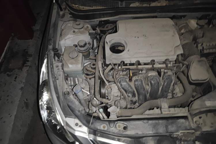 Used Hyundai Sonata 2011 2.0L Automatic Luxury Edition Engine Bay Right