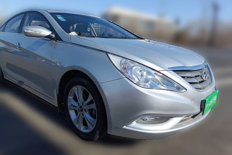 Used Hyundai Sonata 2011 2.0L Automatic Luxury Edition Front Right 45 Deg