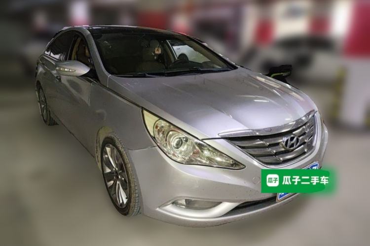 Used Hyundai Sonata 2011 2.0L Automatic Supreme Edition Front Right 45 Deg