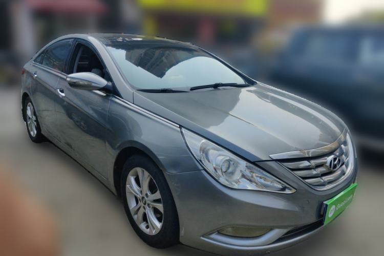 Used Hyundai Sonata 2011 2.0L Automatic Luxury Edition Front Right 45 Deg