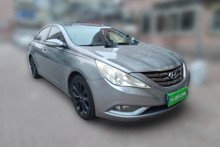 Used Hyundai Sonata 2011 2.4L Automatic Top-Tier Version Front Right 45 Deg