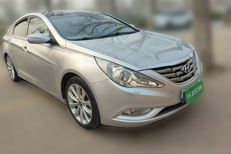 Used Hyundai Sonata 2011 2.4L Automatic Top-Tier Version Front Right 45 Deg