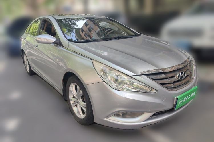 Used Hyundai Sonata 2011 2.0L Automatic Luxury Edition Front Right 45 Deg