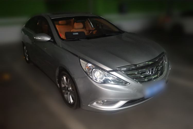 Used Hyundai Sonata 2011 2.0L Automatic Luxury Edition Front Right 45 Deg