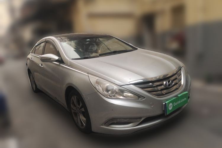 Used Hyundai Sonata 2011 2.0L Automatic Luxury Edition Front Right 45 Deg