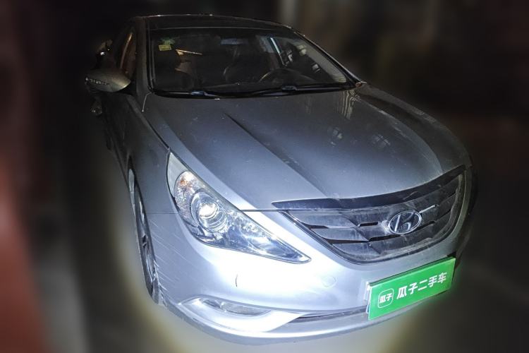 Used Hyundai Sonata 2011 2.0L Automatic Luxury Edition Front Right 45 Deg