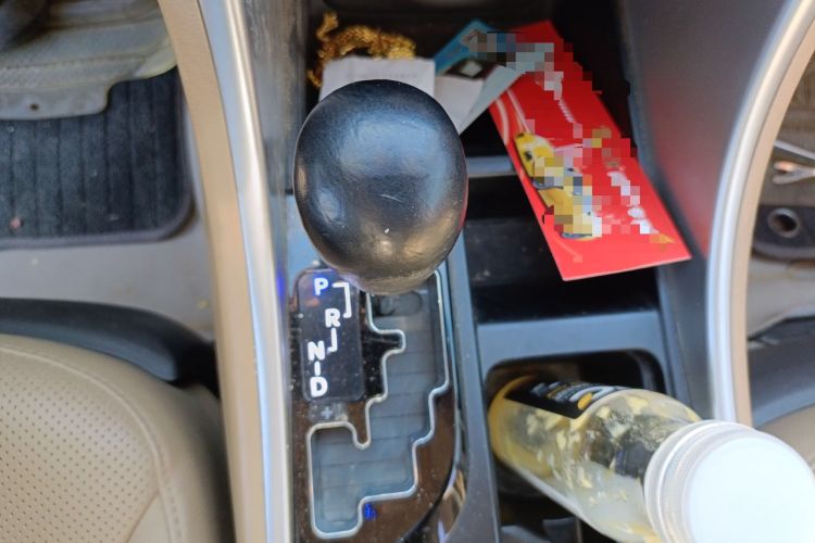 Used Hyundai Sonata 2011 2.0L Automatic Luxury Edition Gear Lever