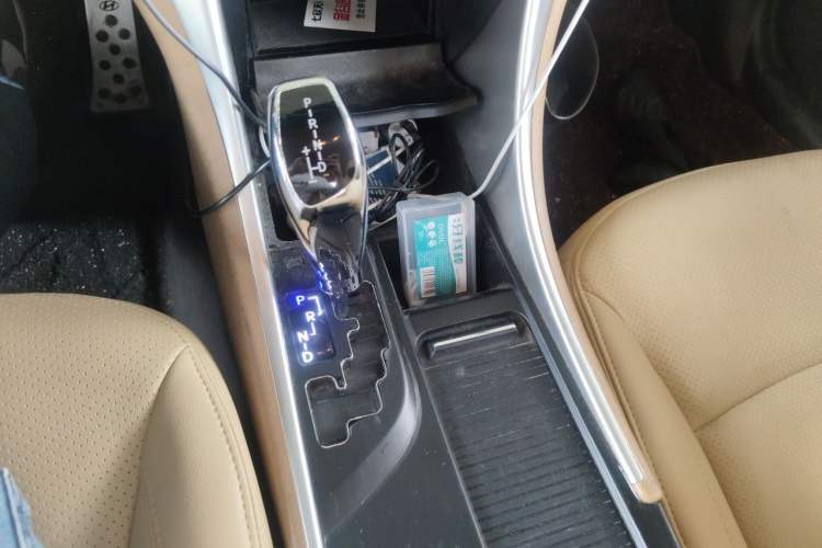 Used Hyundai Sonata 2011 2.0L Automatic Leading Edition Gear Lever