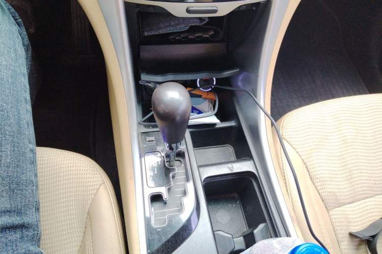Used Hyundai Sonata 2011 2.0L Automatic Leading Edition Gear Lever